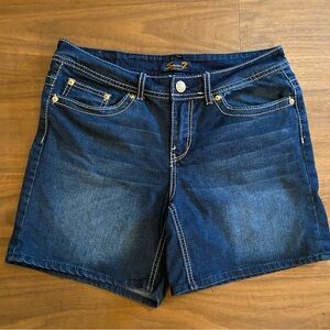 Seven7 Dark Wash Denim Shorts Size 10 Embroidered Pockets